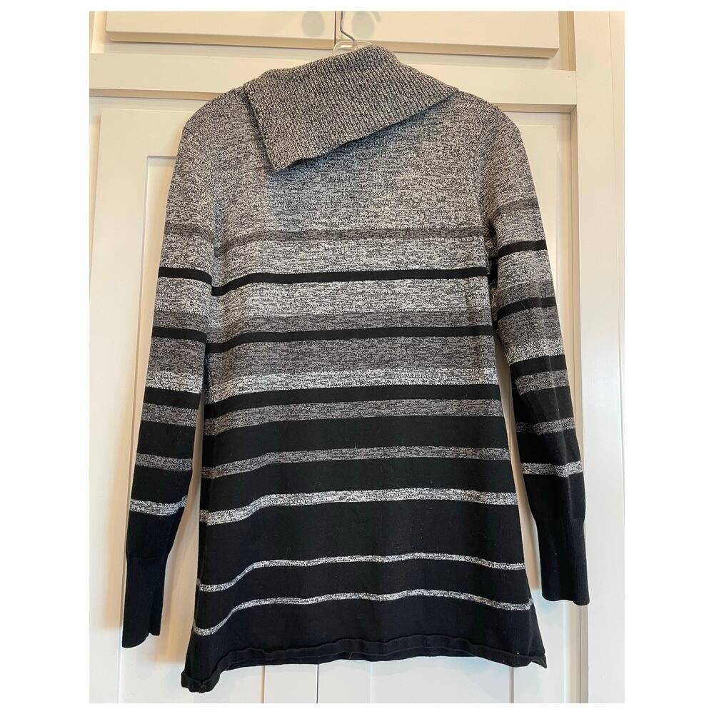 Roz & Ali long sleeved split cowl neck black and gray striped sweater Med - Picture 2 of 9